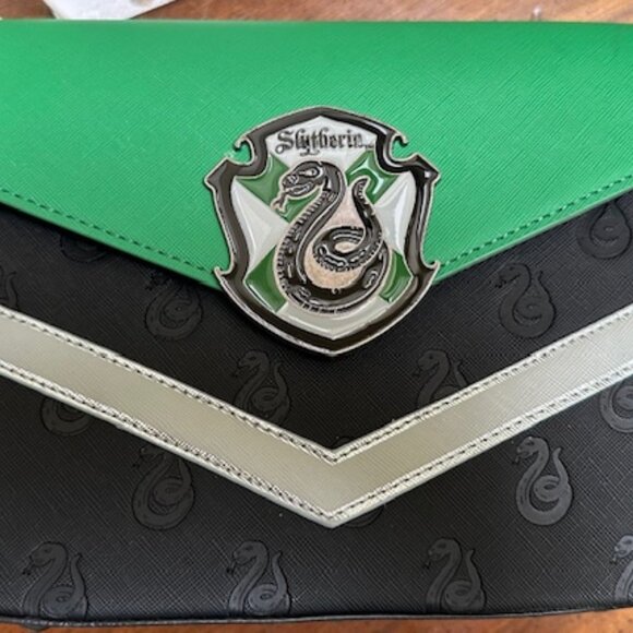 Harry Potter Slytherin Crossbody Bag Loungefly - Picture 1 of 5